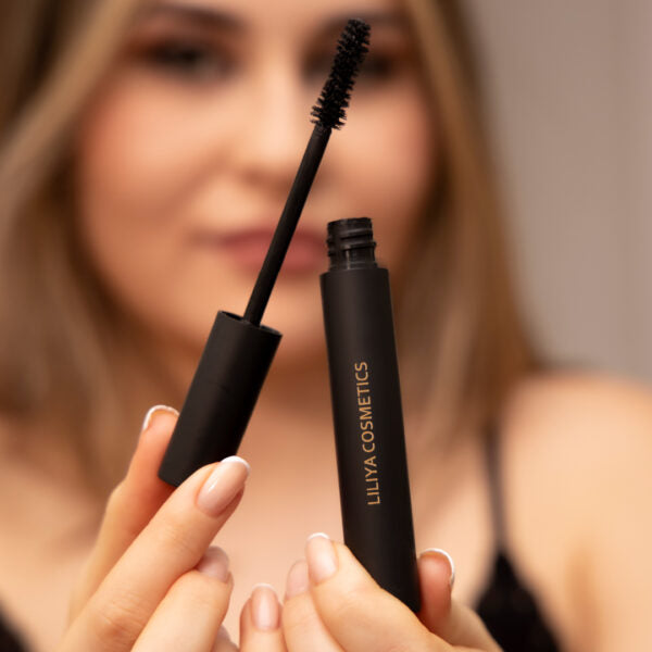 LASH ME BLACK